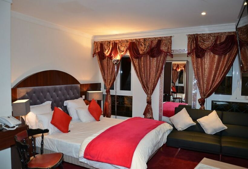 اتاق استاندارد سه نفره, Regina Montmartre