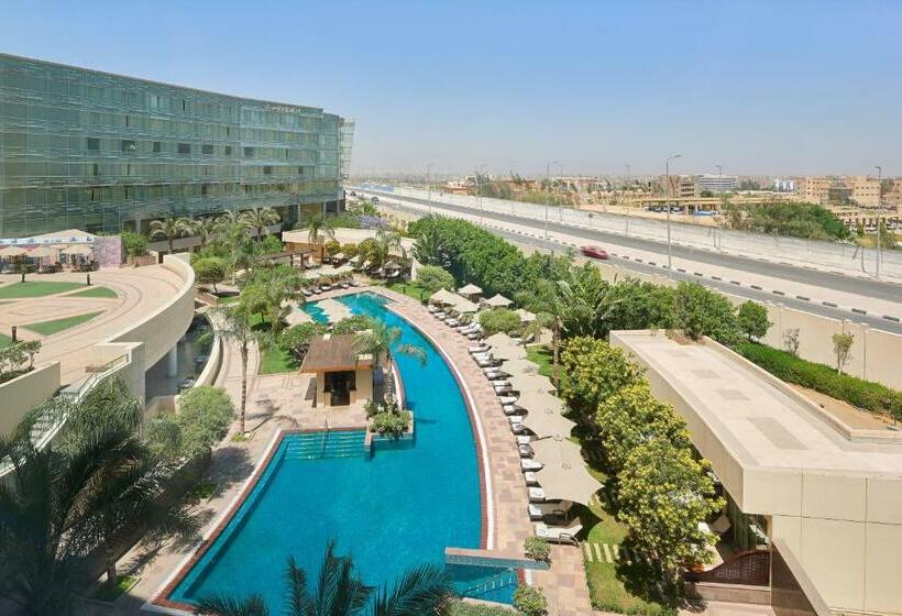 Номер Клуб, Le Méridien Cairo Airport