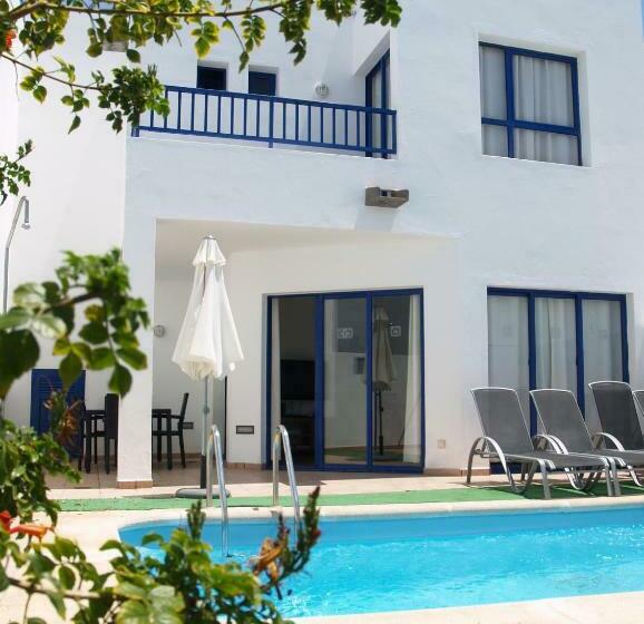Вилла 3 Спальни с Бассейном, Villas Puerto Rubicon