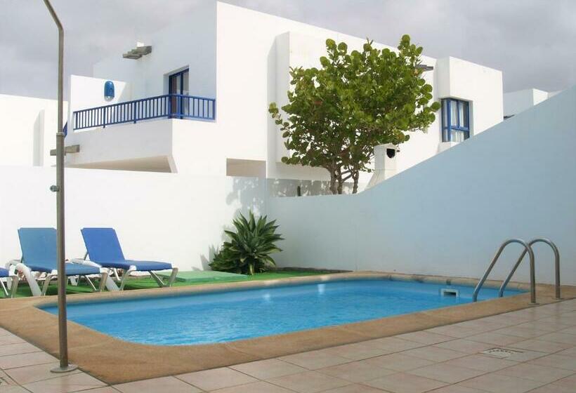 Вилла 3 Спальни с Бассейном, Villas Puerto Rubicon