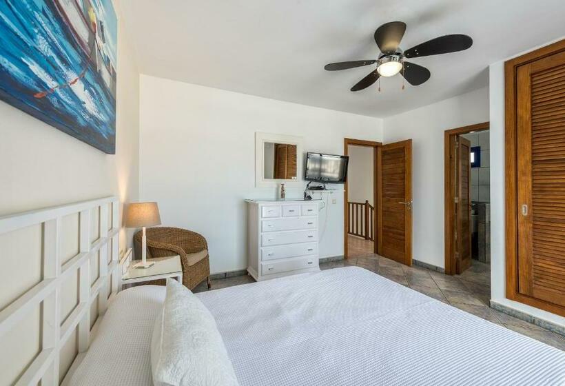 Вилла 3 Спальни с Бассейном, Villas Puerto Rubicon