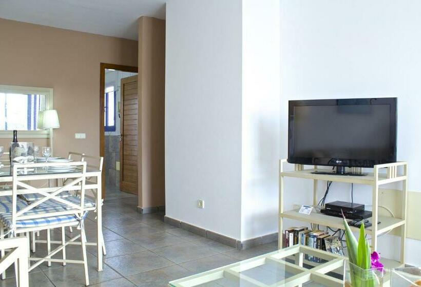 Вилла 3 Спальни с Бассейном, Villas Puerto Rubicon