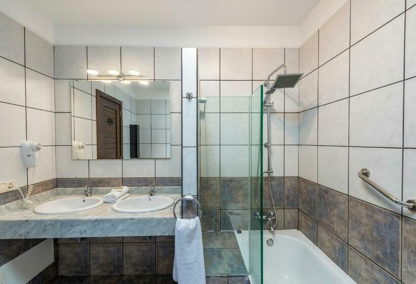 Вилла 3 Спальни с Бассейном, Villas Puerto Rubicon