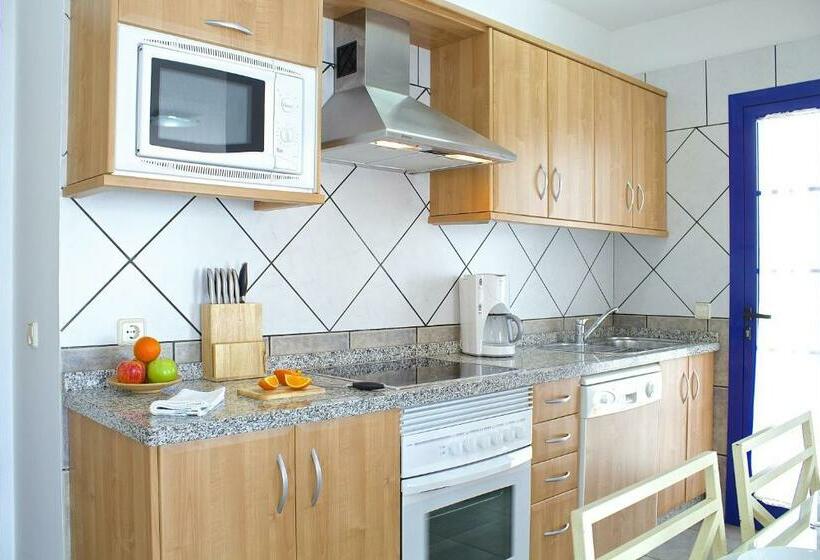 Вилла 3 Спальни с Бассейном, Villas Puerto Rubicon