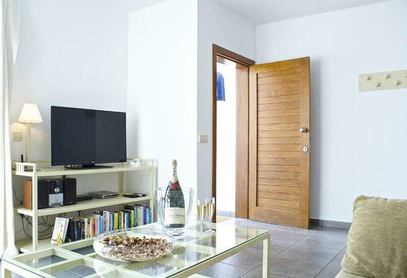 Вилла 3 Спальни с Бассейном, Villas Puerto Rubicon