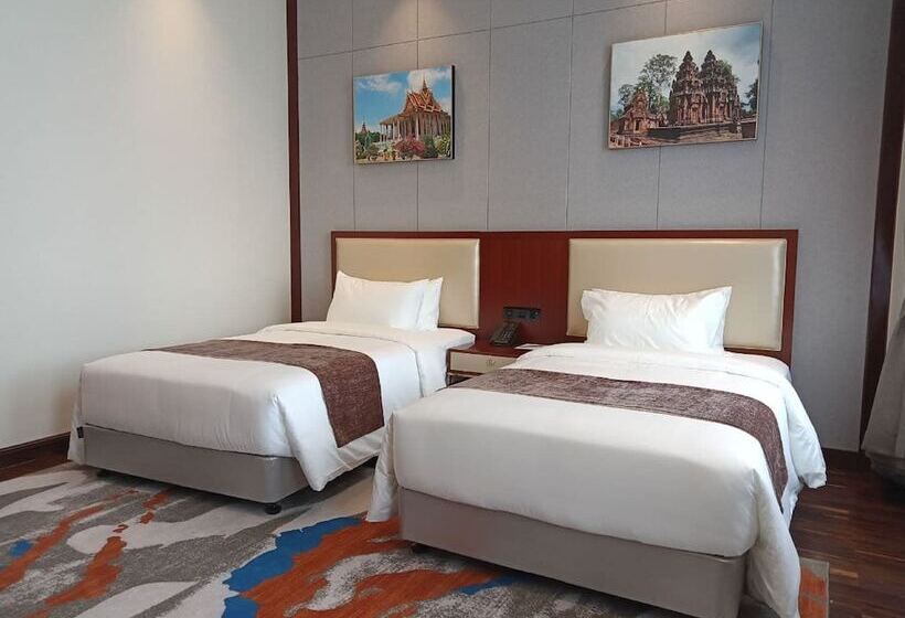 اتاق لوکس با چشم‌انداز شهر, V V Hotel Battambang