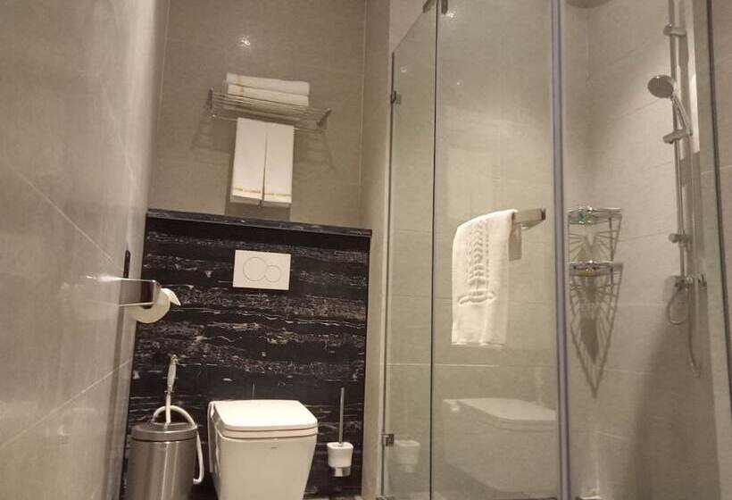 سوییت خانوادگی, V V Hotel Battambang