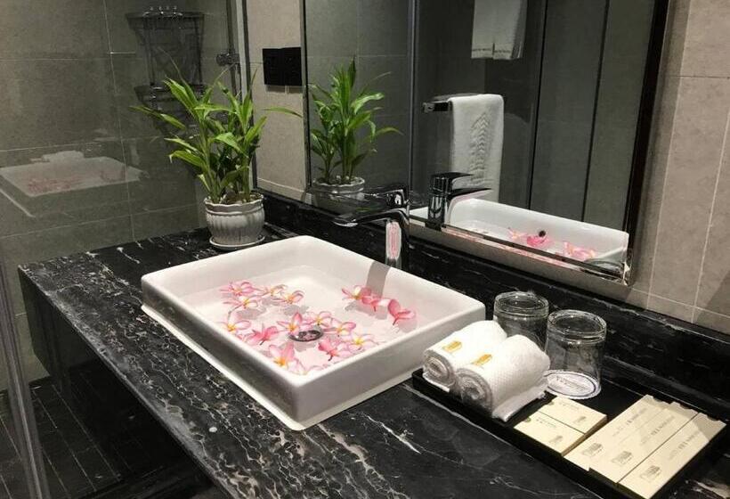مجموعه ویستا شهر, V V Hotel Battambang