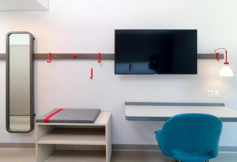 キングサイズベッドのスタンダードルーム, Avid Hotels   Tijuana   Otay, An Ihg