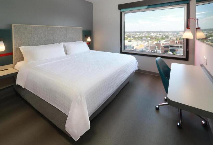 身障者適用キングサイズベッドルーム, Avid Hotels   Tijuana   Otay, An Ihg