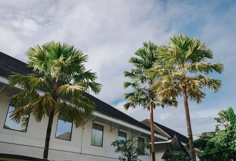 اتاق سوپریور با چشم‌انداز استخر, Novotel Banjarmasin Airport