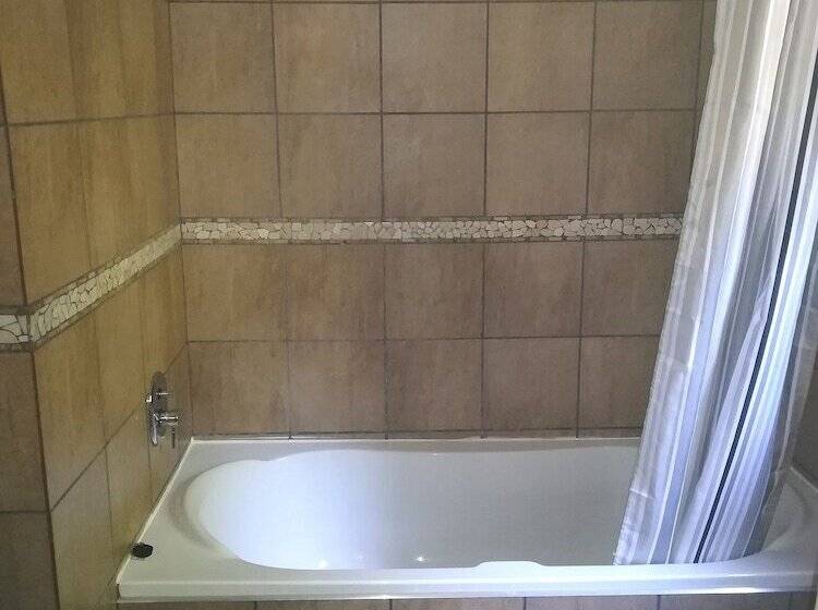 Семейный Номер, 24 Onvrey Guest House