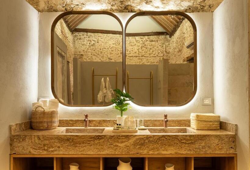 מיטת קינג בסוויטה, Casa Don Luis By Faranda Boutique