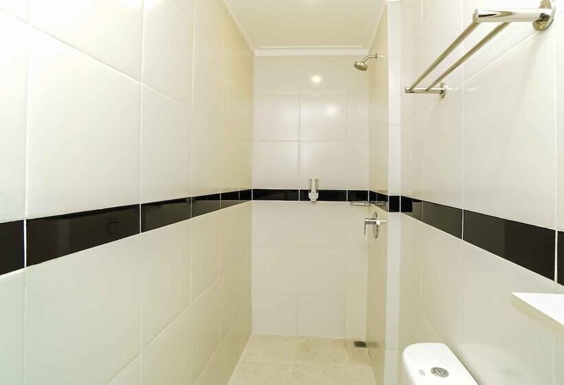Номер Deluxe, Front One Budget Bekasi
