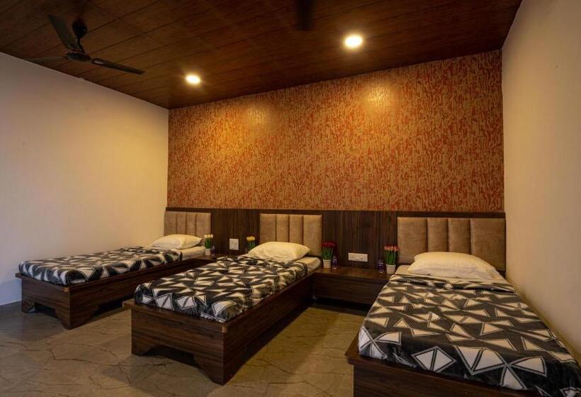 Трехместный Номер Стандарт Вид на Сад, Takshshila Park And Resorts