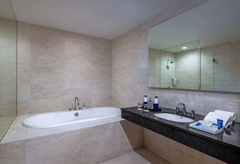 Номер Deluxe, Aston Makassar Hotel & Convention Center