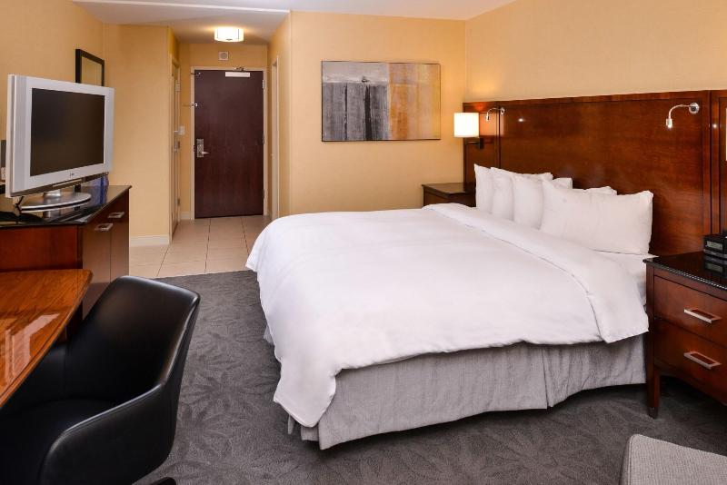 Номер Deluxe, Aston Makassar Hotel & Convention Center