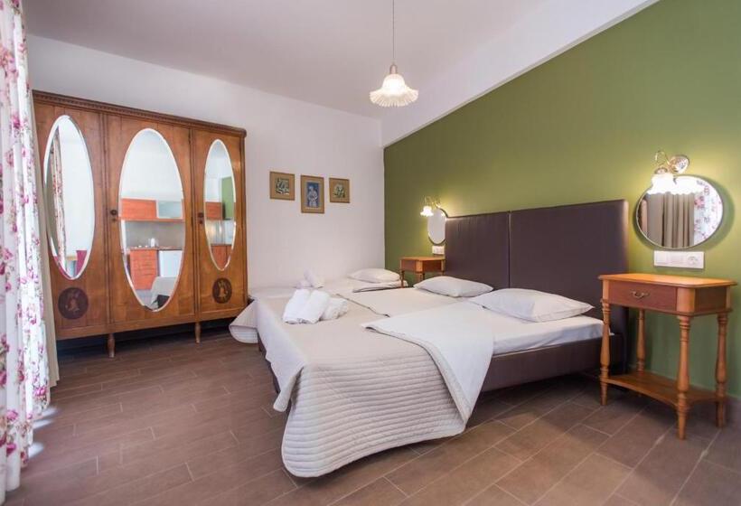 استودیوی استاندارد, Residence Villas by Estia