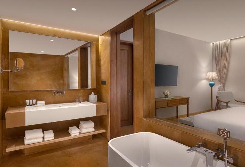 Люкс Повышенной Комфортности, Time Square Resort & Spa Bhuj