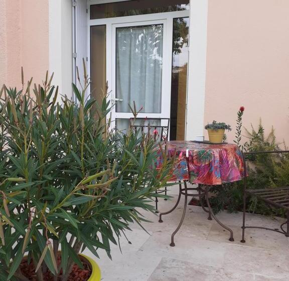 اتاق استاندارد با چشم‌انداز استخر, La Casa Color