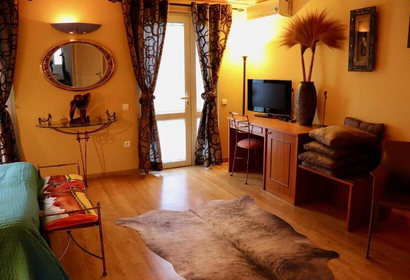 اتاق استاندارد با چشم‌انداز استخر, La Casa Color