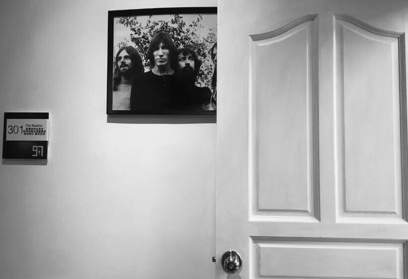 Quarto Deluxe, 97 Rock Hostel