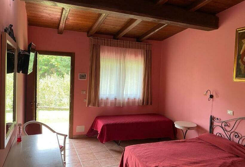 Трехместный Номер Стандарт Вид на Сад, Agriturismo Montefosco
