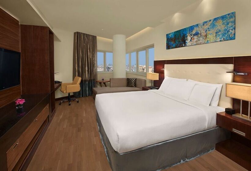 Номер Deluxe с Балконом, Doubletree By Hilton Hotel & Residences Dubai Al Barsha