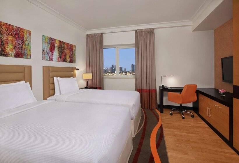 Семейные Апартаменты 3 Спальни, Doubletree By Hilton Hotel & Residences Dubai Al Barsha