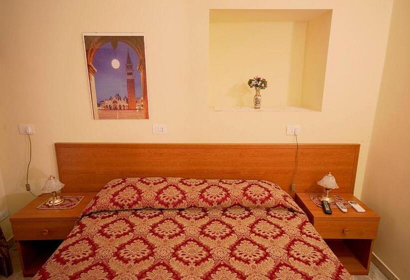 Quarto Estandar Individual, Parioli House