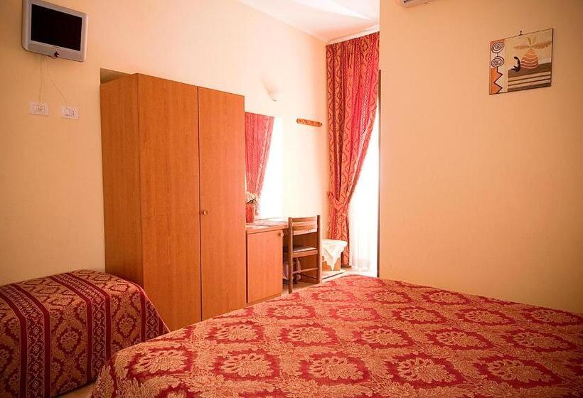 Quarto Triplo Basic, Parioli House