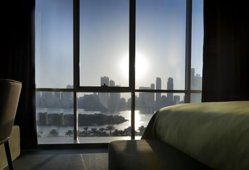 Люкс Семейный 2 Спальни, 72 Sharjah Waterfront