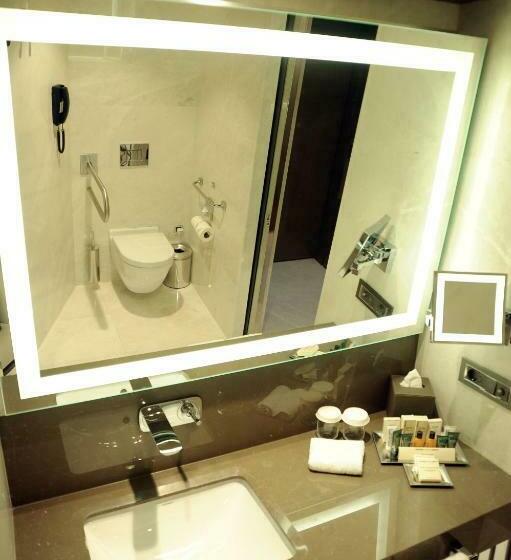 适合残疾人士使用的带超级大床的标准间, Hilton Istanbul Kozyatagi