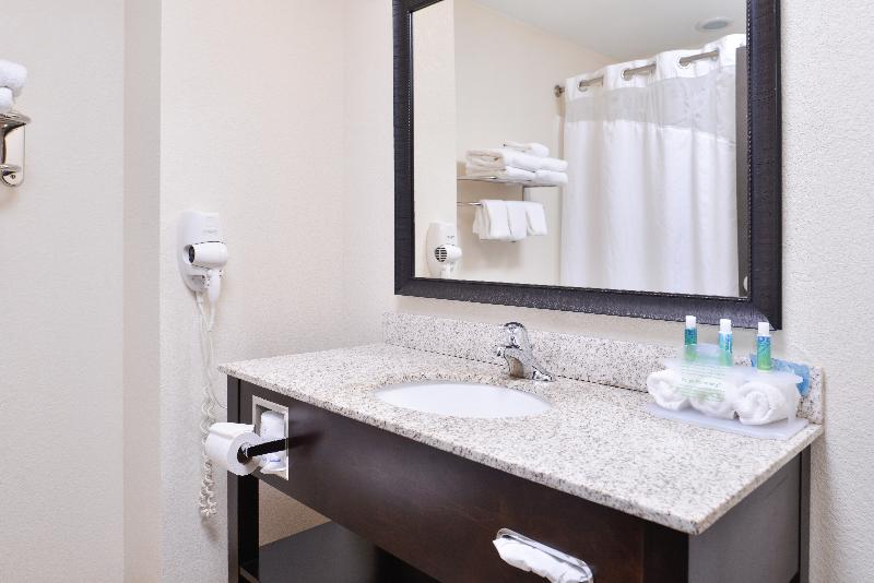 Номер Стандарт, Holiday Inn Express & Suites Emporia Northwest, An Ihg
