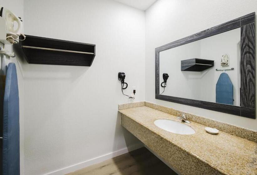 Номер Стандарт с Кухней, Sapphire Inn And Suites