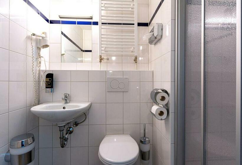 Четырехместный Номер Стандарт, a&o München Laim