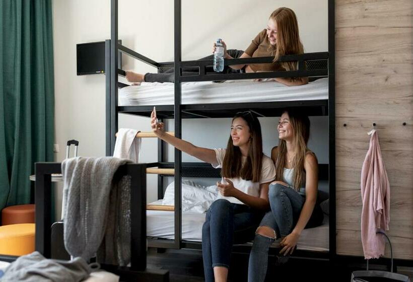 Кровать в Общей Комнате, a&o München Laim