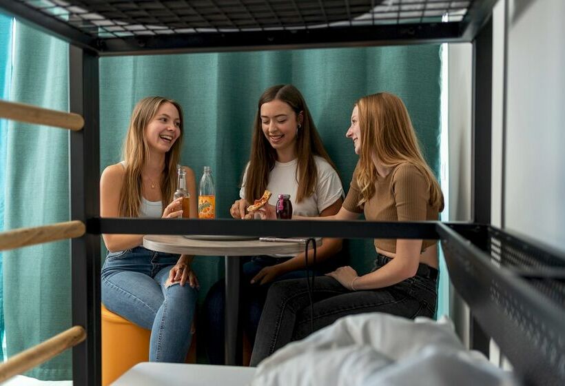 Кровать в Общей Комнате, a&o München Laim