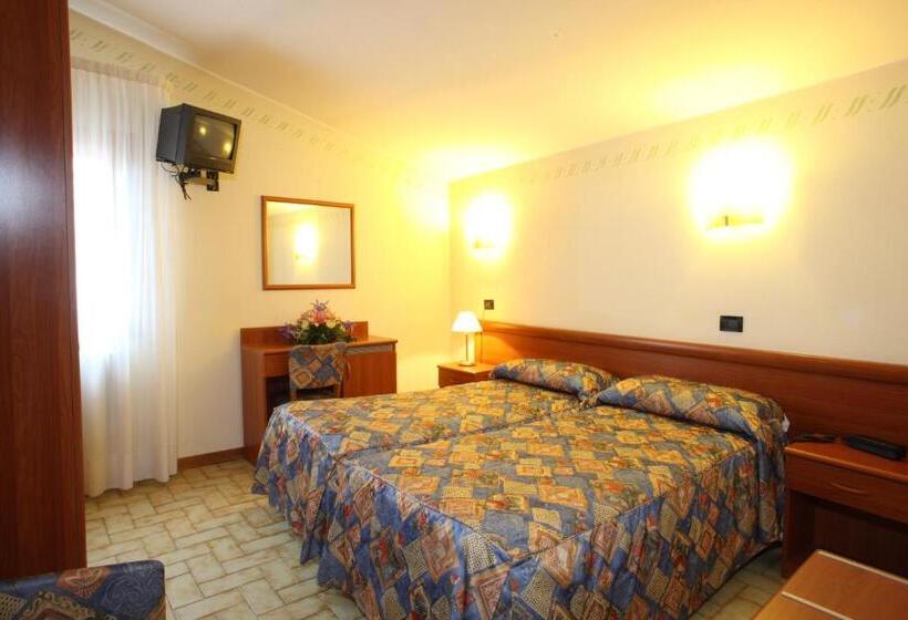 经济房, Albergo Alla Campana