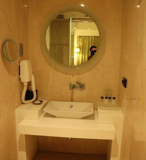 اتاق استاندارد با چشم‌انداز, Holiday Inn Chandigarh Panchkula, An Ihg