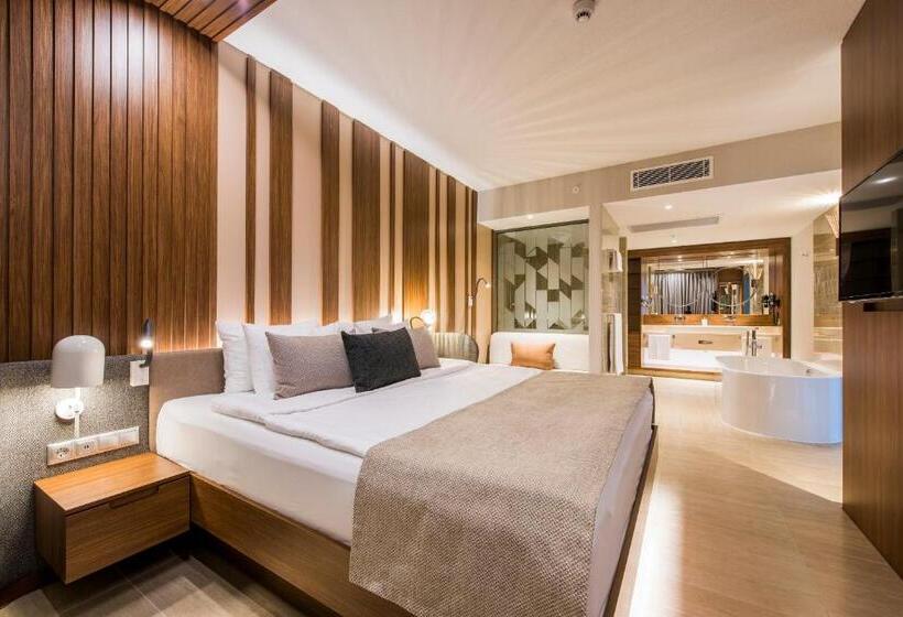 سوییت با چشم‌انداز دریا, Tui Blue Seno   Adults Only
