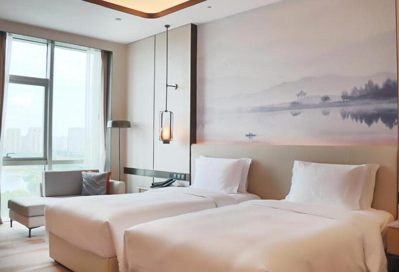 Номер Deluxe Вид на Озеро, Pullman Suzhou Taicang