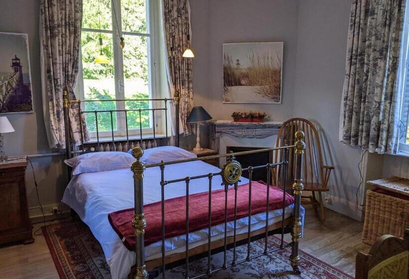 Quarto Estandar, Strawberry Hill