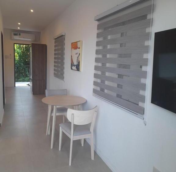 سوییت با چشم‌انداز استخر, Bohol Jewel Resort