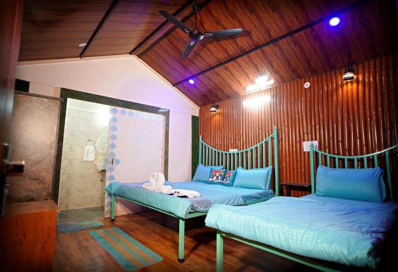 غرفة قياسية ثلاثية مطلة علي الحديقة, Creek Forest  Riverside Boutique Resort