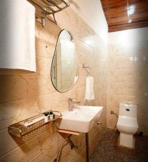 اتاق استاندارد سه تخته با چشم‌انداز باغ, Creek Forest  Riverside Boutique Resort