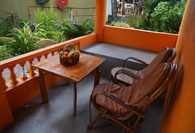 家庭间, Amadi Beach Front Resort