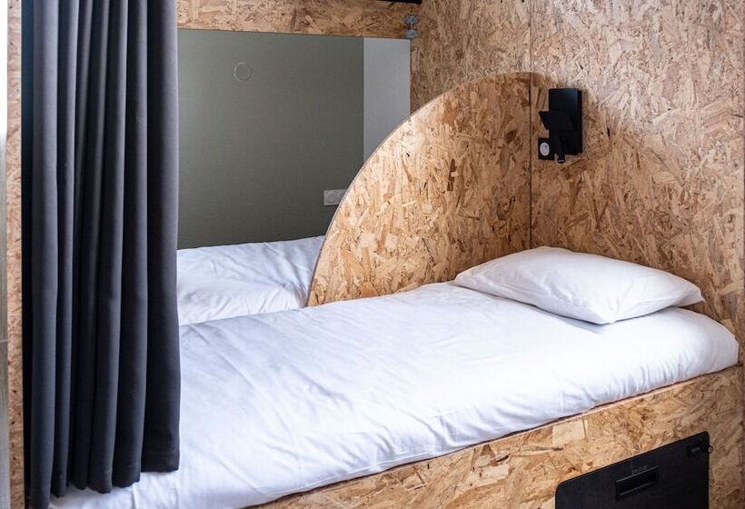4인용 스탠다드 룸, Auberge De Jeunesse Hi Clermont Ferrand