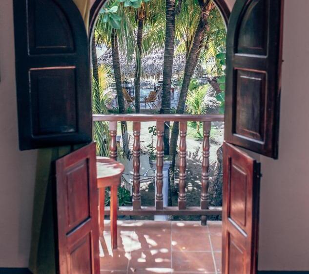 豪华海景房带阳台, Casita De Playa Bomalu