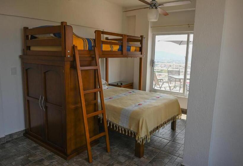 اتاق خانوادگی, Casa Leonor